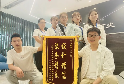 以服務(wù)為己任，以滿意為準(zhǔn)則——萬(wàn)家燈火好評(píng)如潮！